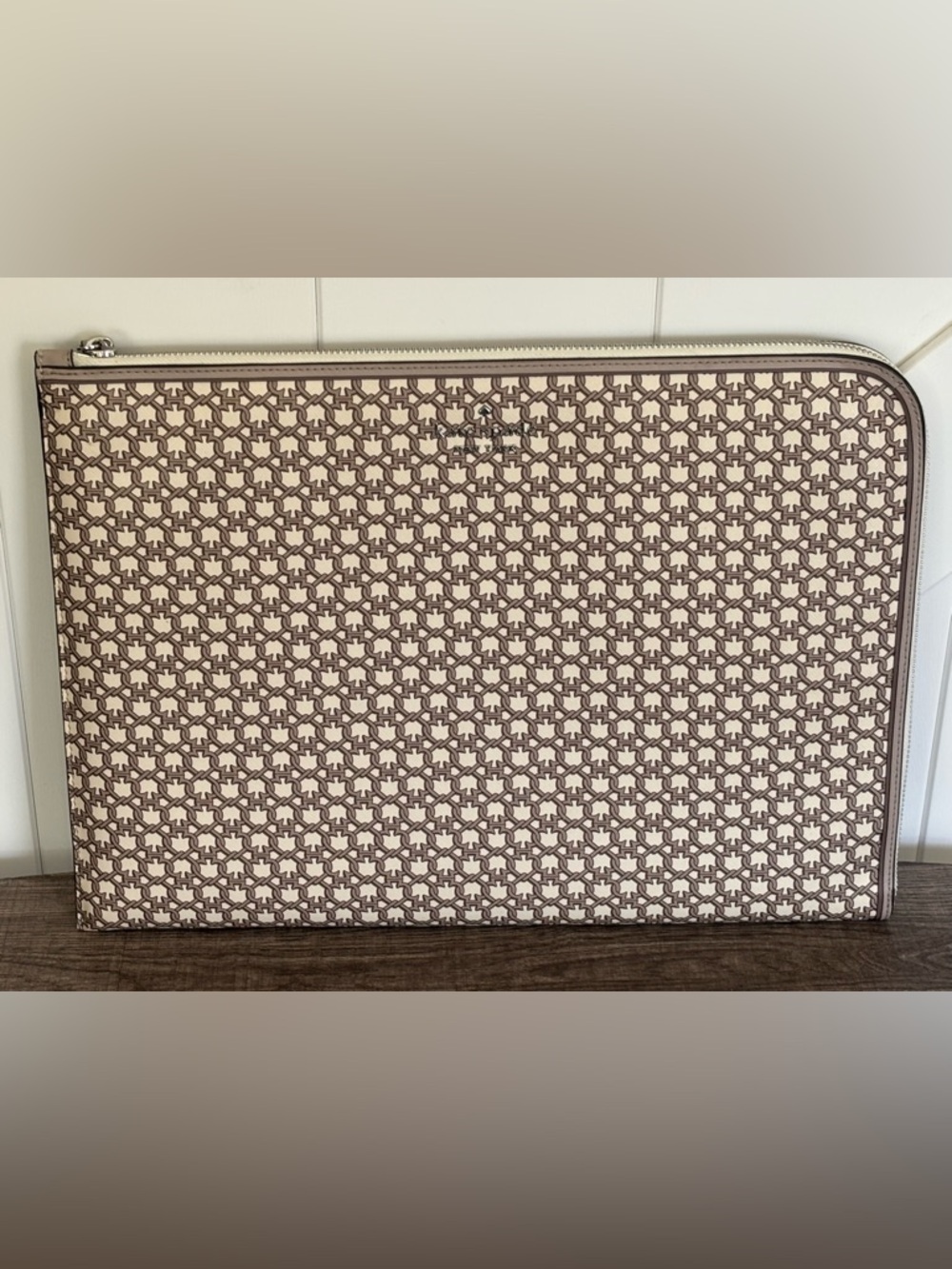 Kate Spade New York Spade Link L-Zip Universal Laptop